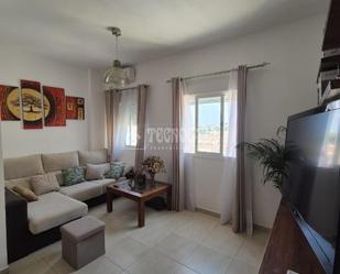 Sala d'estar de Pis de lloguer en Tomares amb Moblat