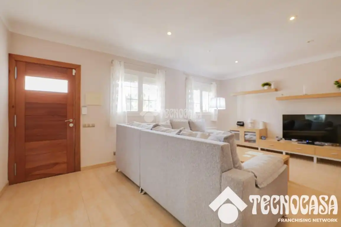 Semi-detached house for sale in Sant Muç, imagen 3