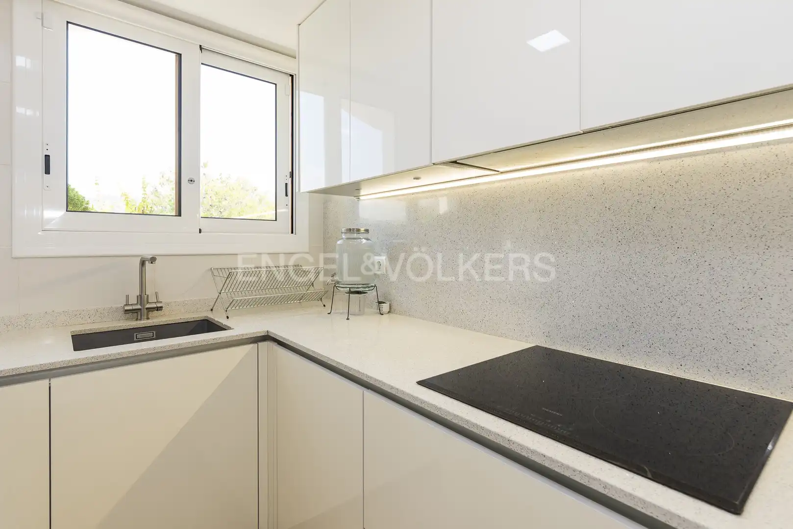 Kitchen of Attic for rent in Sitges  with Air Conditioner, Heating and Parquet flooring