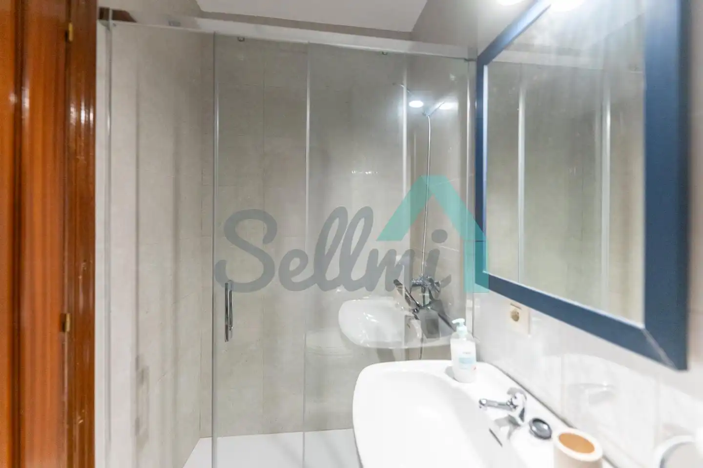 Badezimmer von Maisonette zur Miete in Oviedo  mit Heizung, Parkett und Terrasse