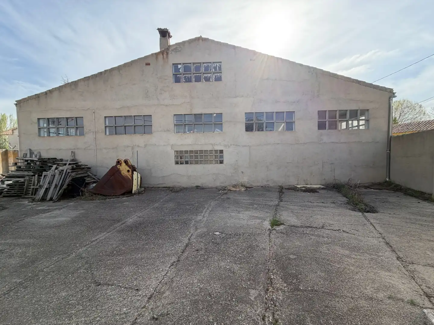 Vista exterior de Nave industrial en venta en Ávila Capital
