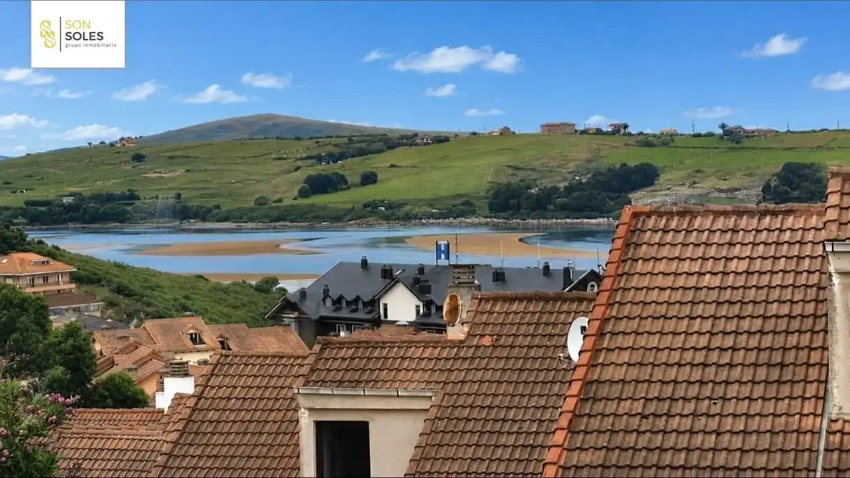 Vista exterior de Planta baja en venta en Miengo con Calefacción, Jardín privado y Terraza