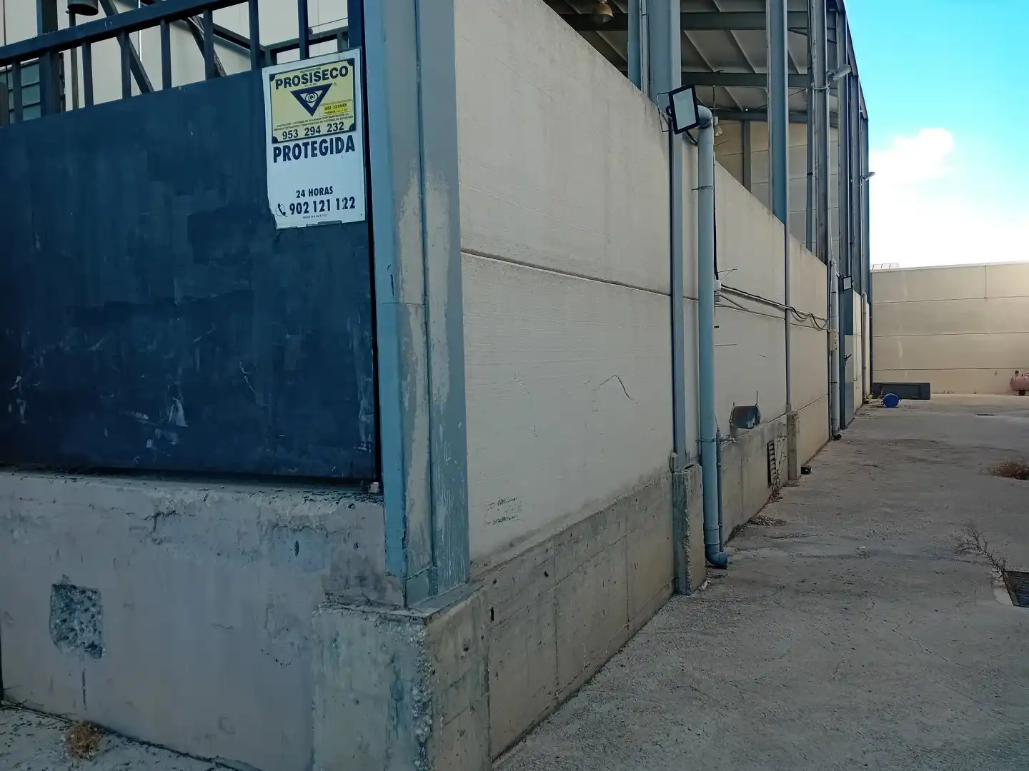 Vista exterior de Nau industrial en venda en Jaén