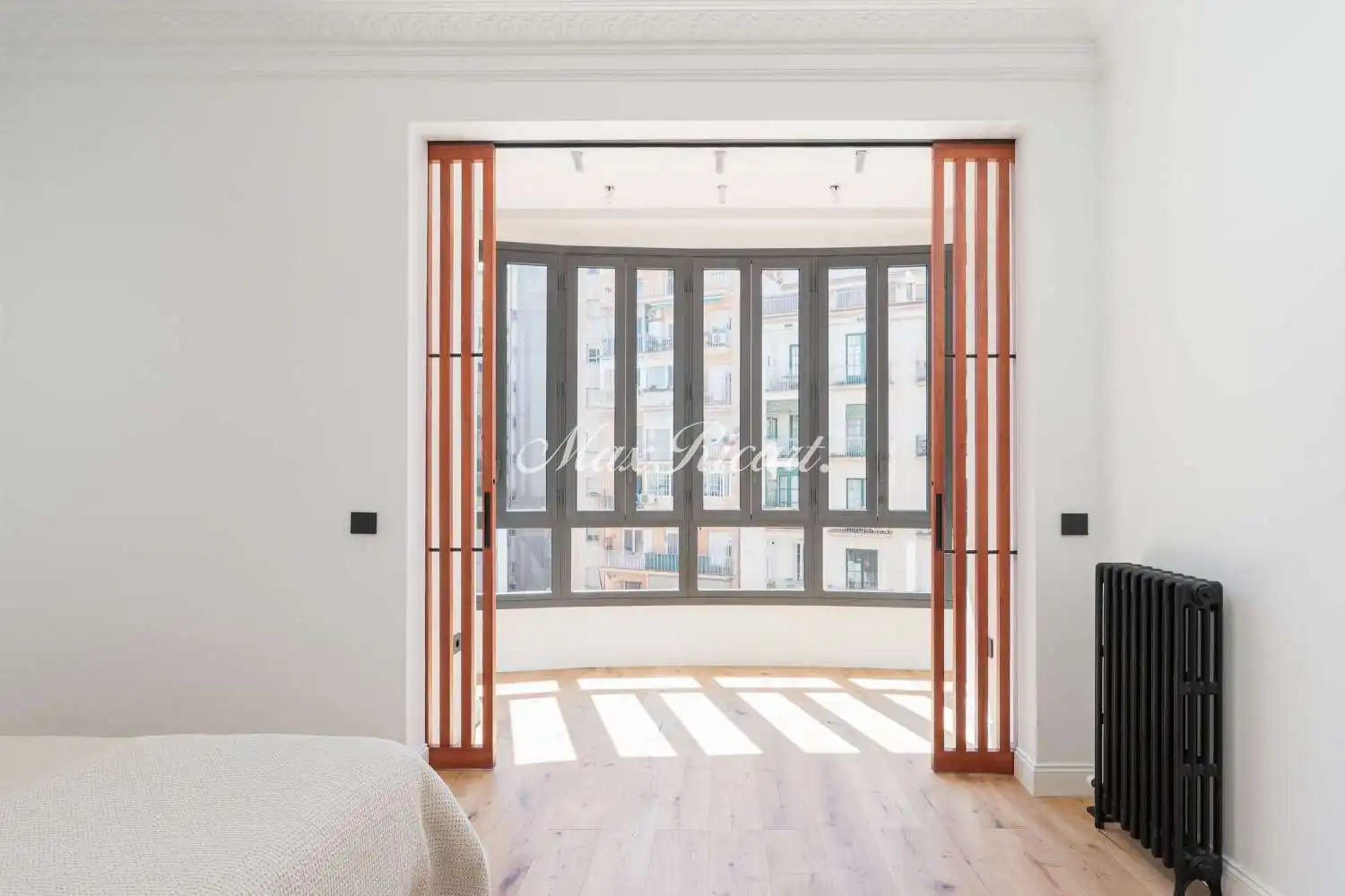 Wohnung zum Verkauf in Barcelona mit Klimaanlage, Heizung und Balkon