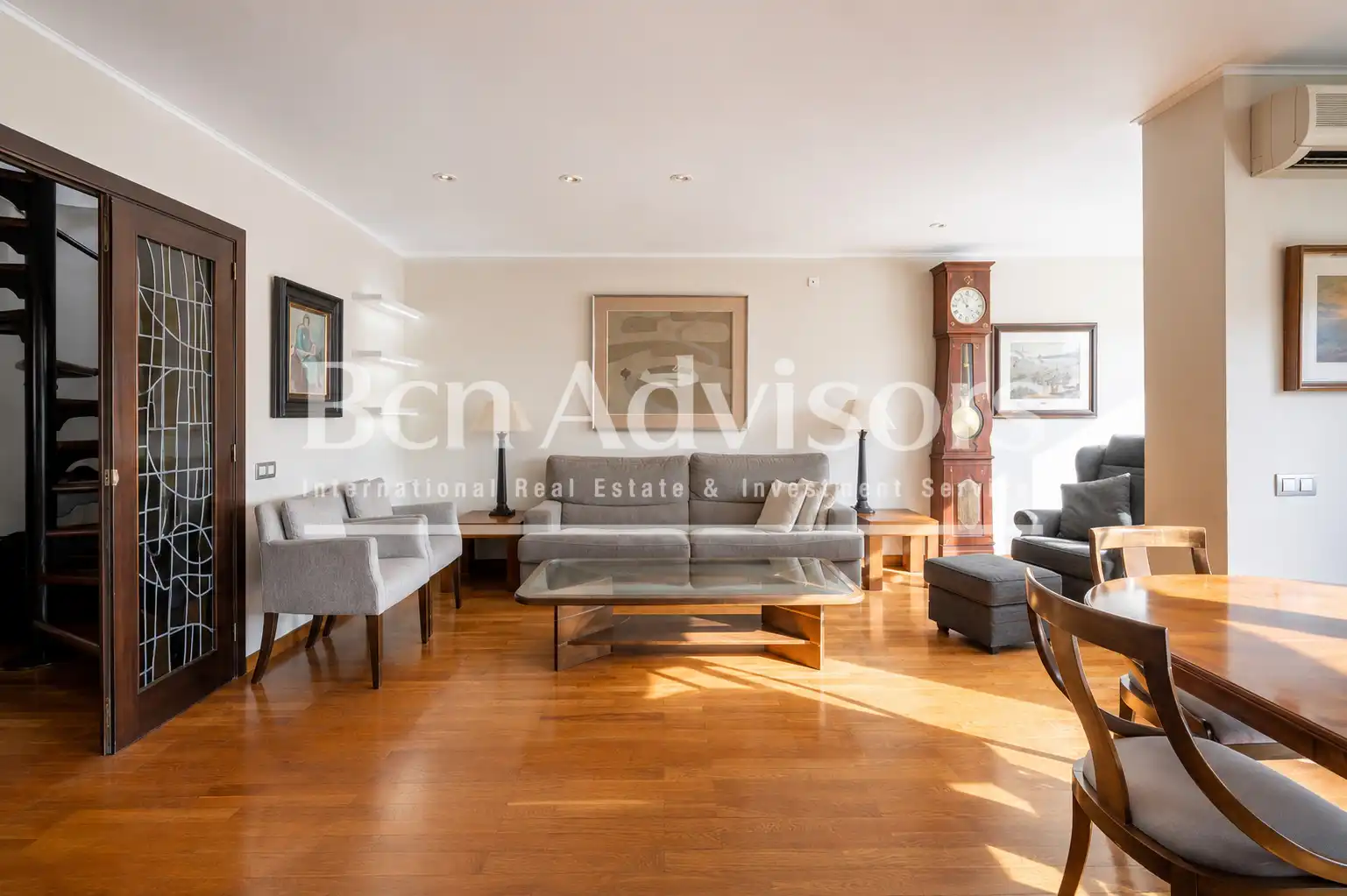Vista exterior de Àtic en venda en Barcelona amb Aire condicionat, Calefacció i Parquet