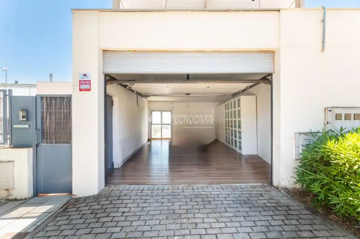 Parkplatz von Einfamilien-Reihenhaus zum Verkauf in Torrelodones mit Klimaanlage, Heizung und Terrasse