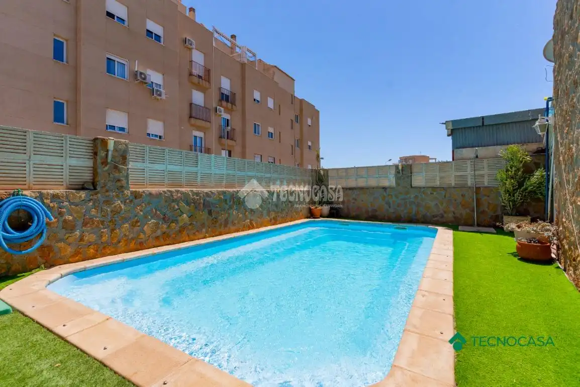 Swimming pool of Houses for sale in Roquetas de Mar  with Swimming Pool