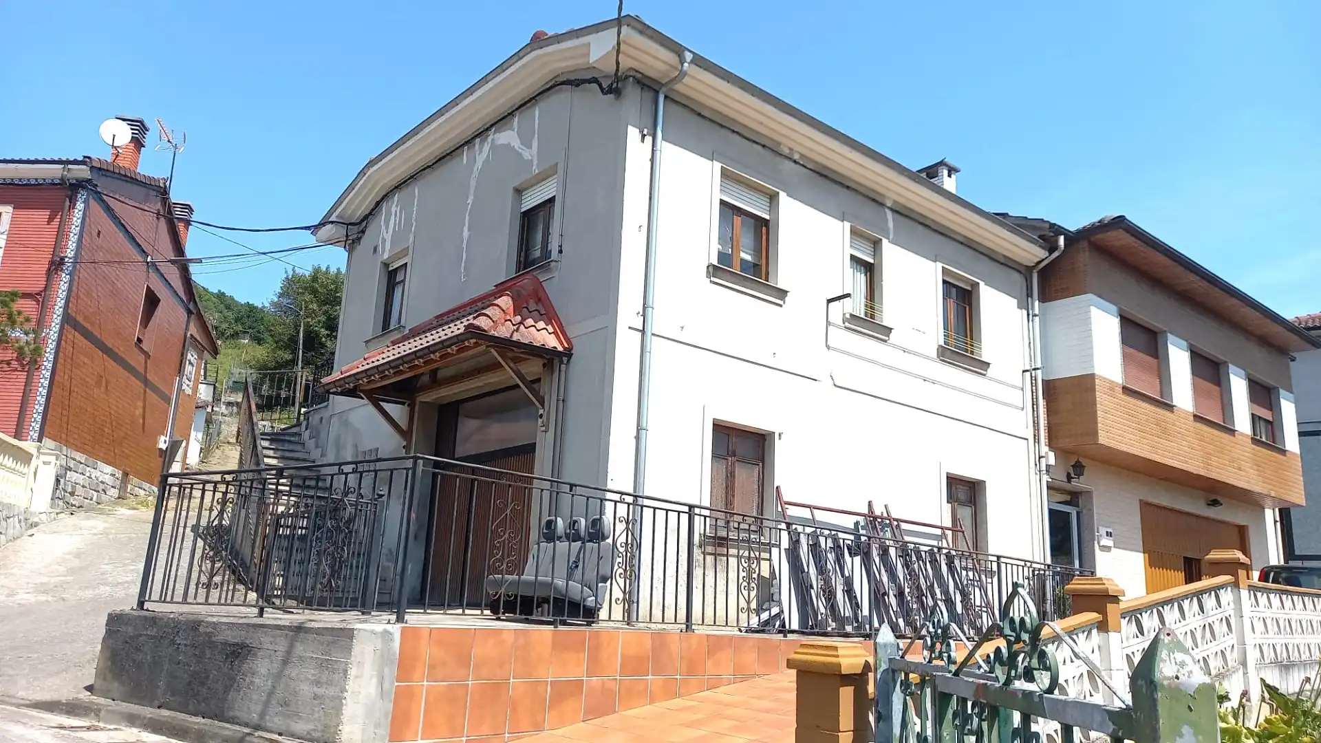 Vista exterior de Casa o chalet en venta en Langreo con Terraza y Amueblado