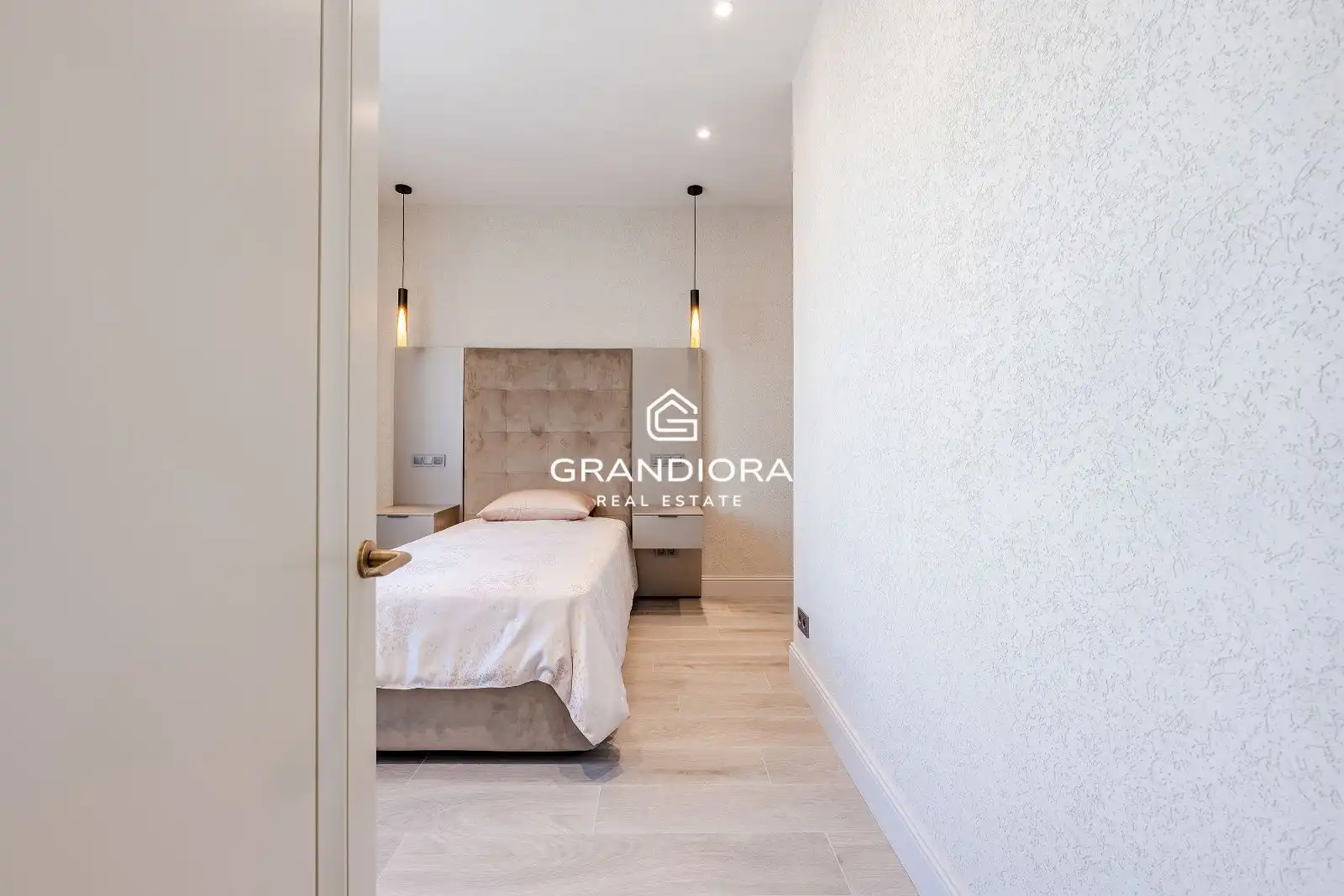 Habitación de Apartamento de alquiler en Badalona con Aire acondicionado, Calefacción y Amueblado
