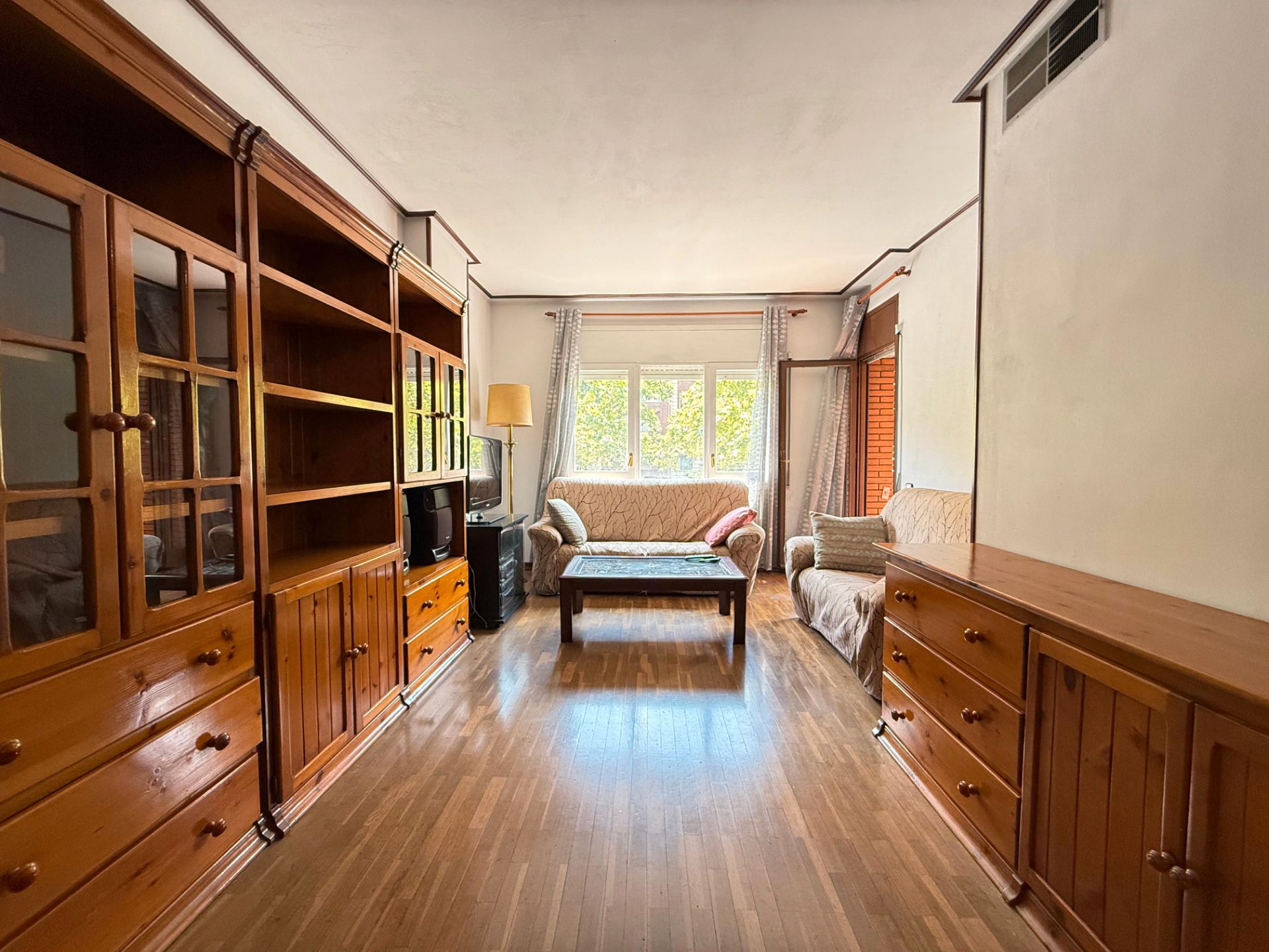 Living room of Flat for sale in  Barcelona Capital  with Balcony