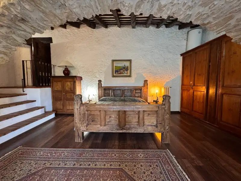 Habitación de Finca rústica en venta en Ullastret con Aire acondicionado, Calefacción y Jardín privado