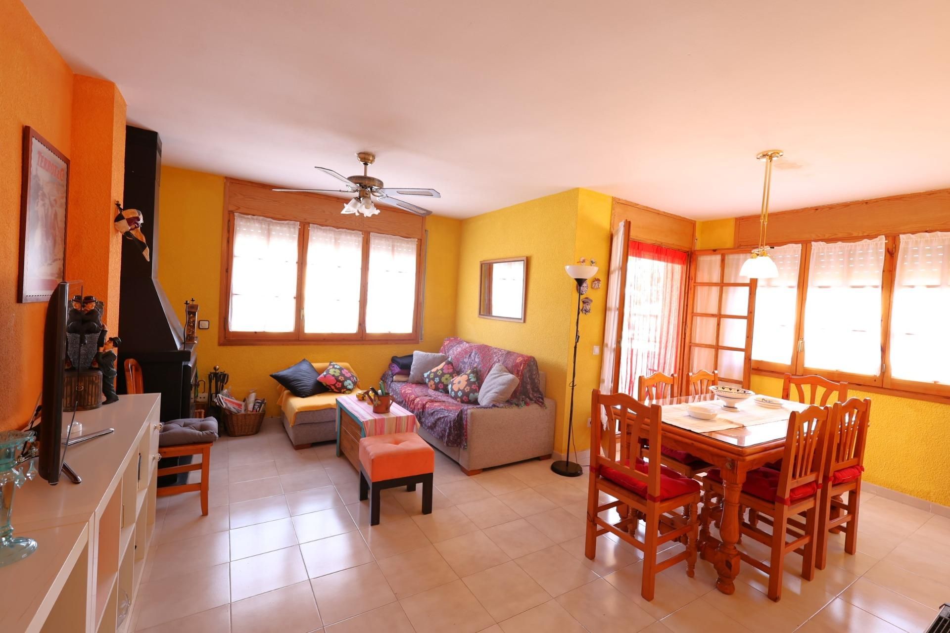 Living room of Flat for sale in Creixell  with Private garden and Storage room