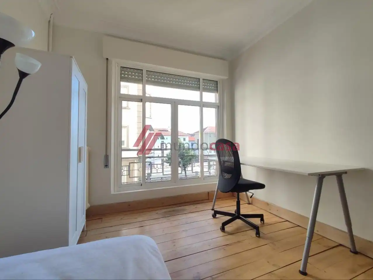 Habitación de Piso para compartir en Ferrol con Calefacción, Parquet y Amueblado