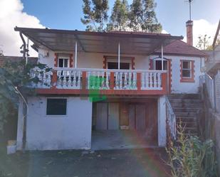 Vista exterior de Casa o xalet en venda en Leiro amb Calefacció, Parquet i Terrassa