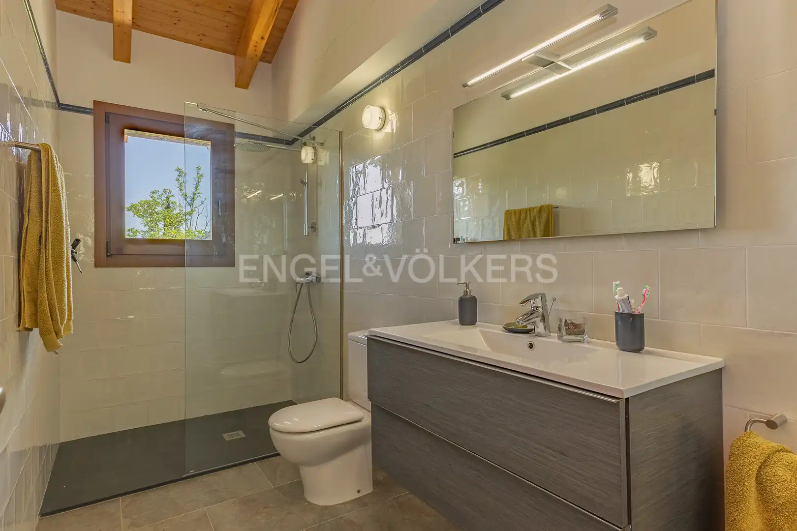 Baño de Finca rústica en venta en Gallifa con Aire acondicionado, Calefacción y Jardín privado