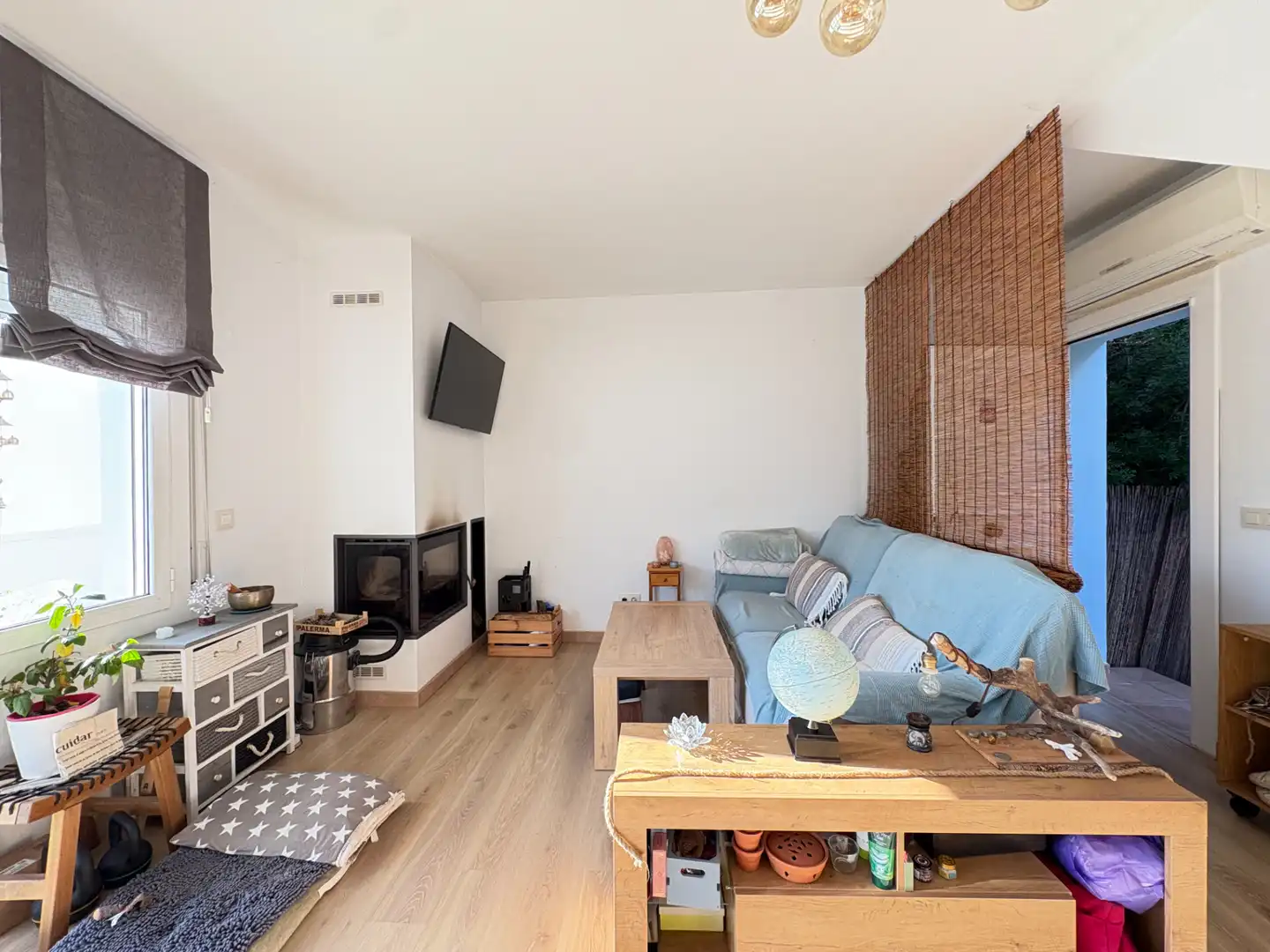 Sala d'estar de Casa adosada en venda en Roses amb Aire condicionat, Parquet i Terrassa