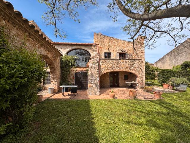 Finca rústica en Venta en Carrer de la Creu en Viladamat