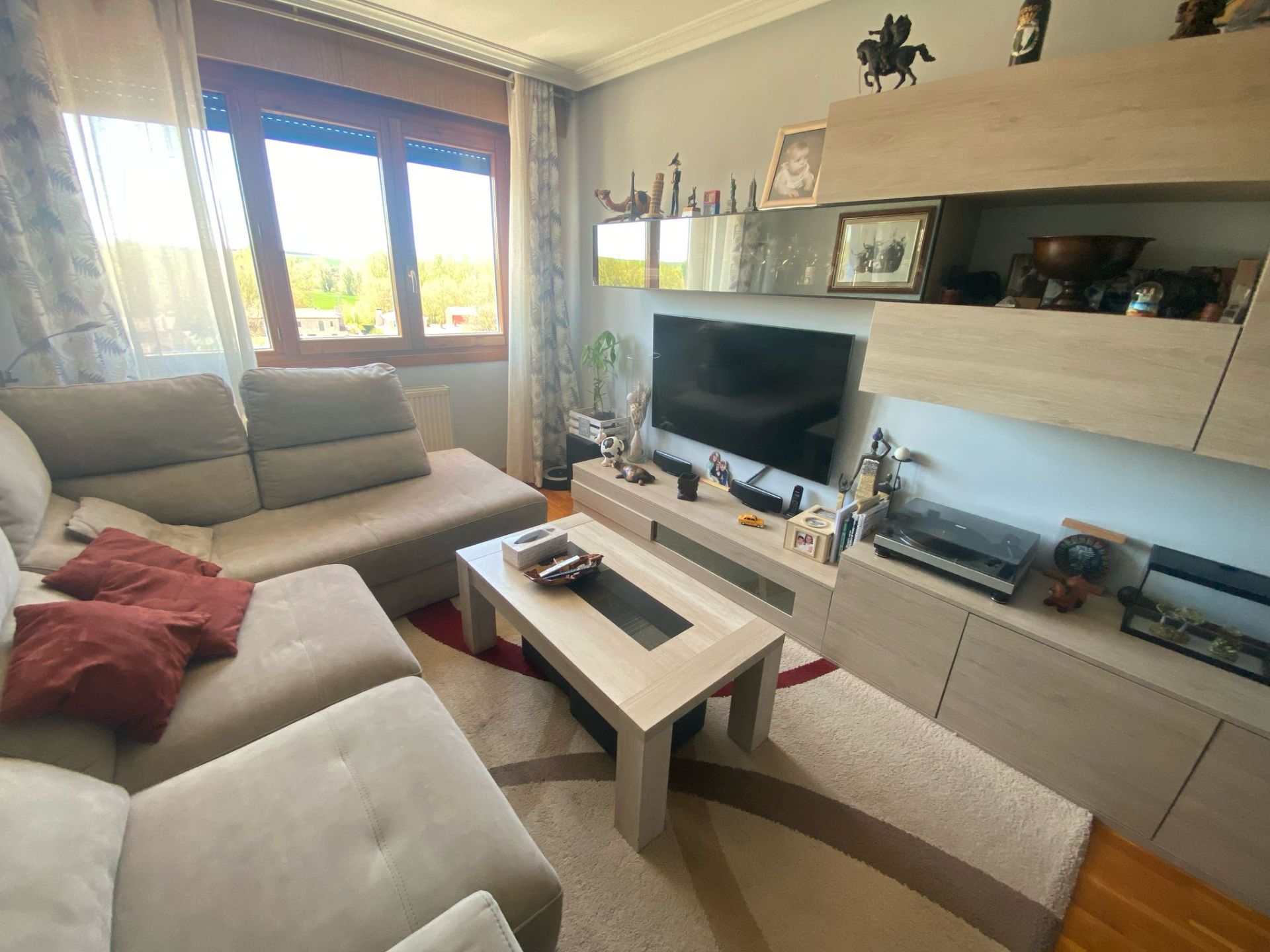 Living room of Flat for sale in Burgos Capital  with Heating, Parquet flooring and Storage room