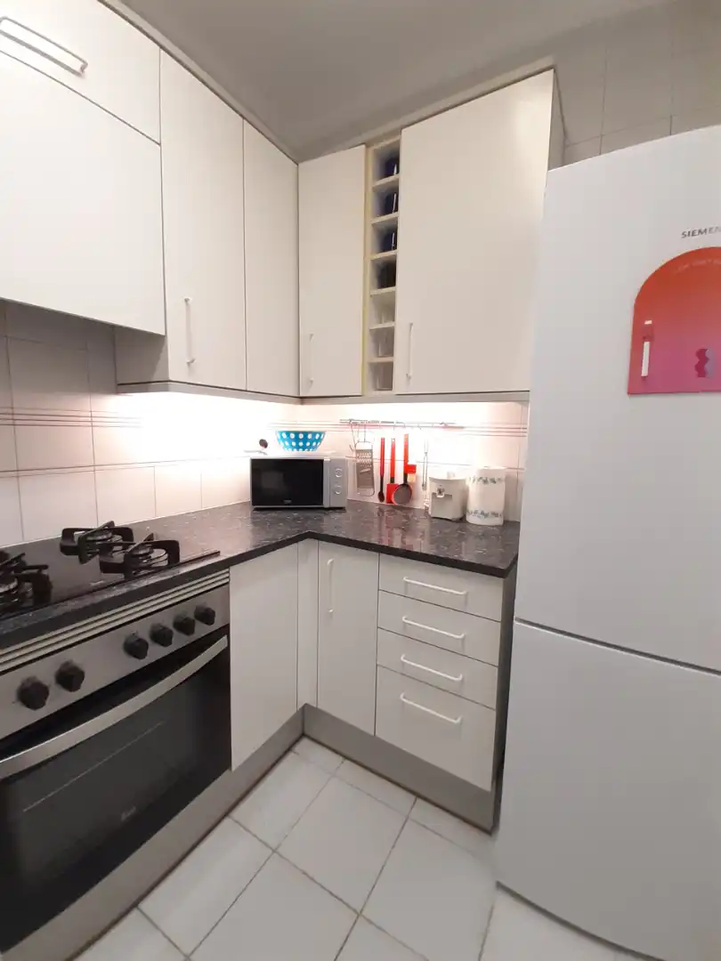 Cuina de Pis en venda en Barcelona amb Aire condicionat, Calefacció i Moblat