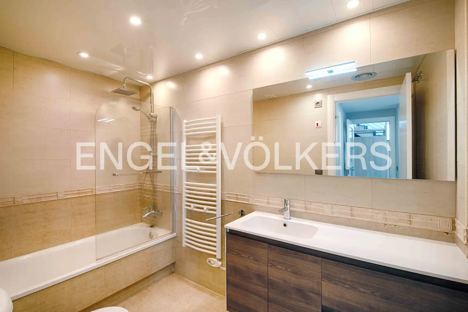 Badezimmer von Maisonette zum Verkauf in Roses mit Terrasse