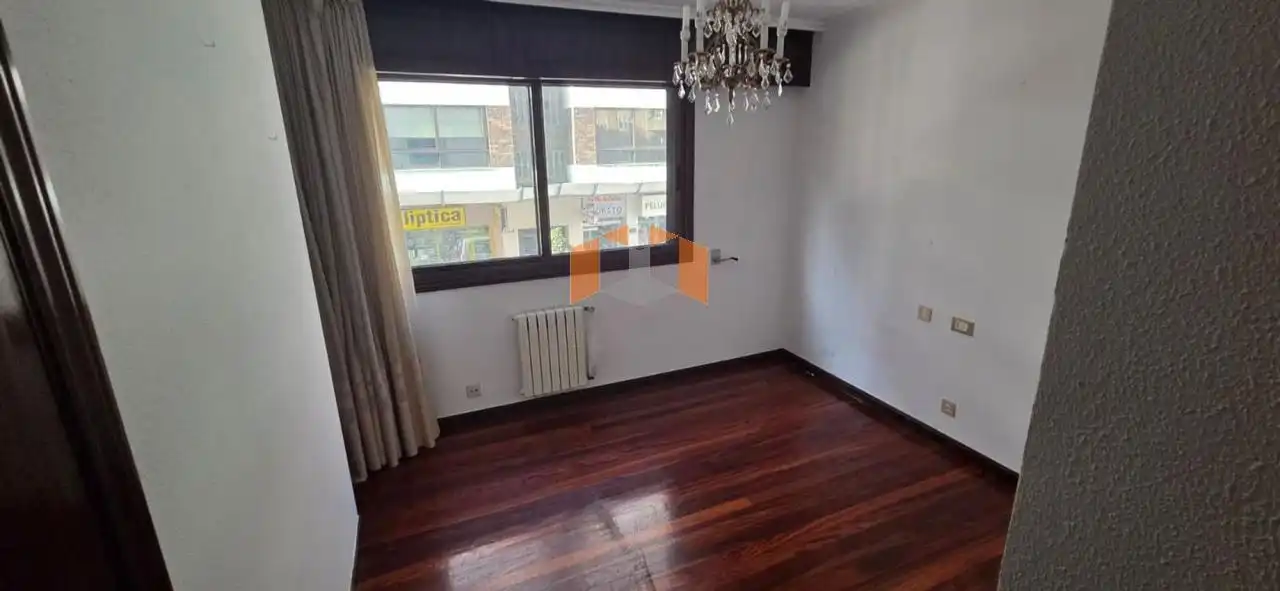 Piso en venta en Vigo  con Calefacción, Parquet y Terraza