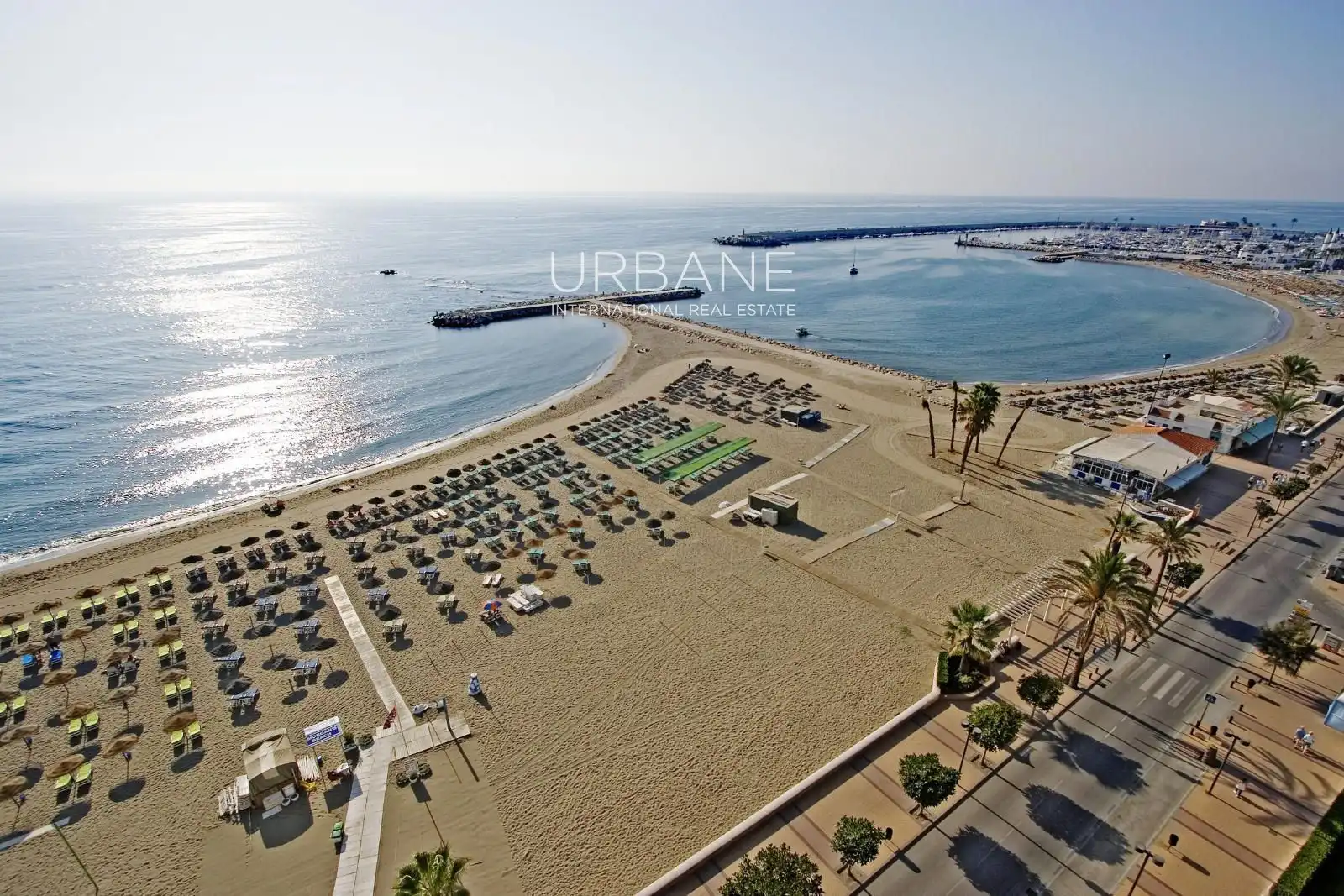 Vista exterior de Piso en venta en Mijas con Aire acondicionado, Terraza y Piscina