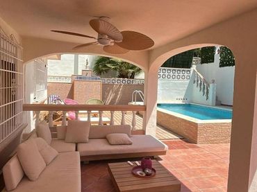 Casa amb balcó en venda a Nueva Andalucía
