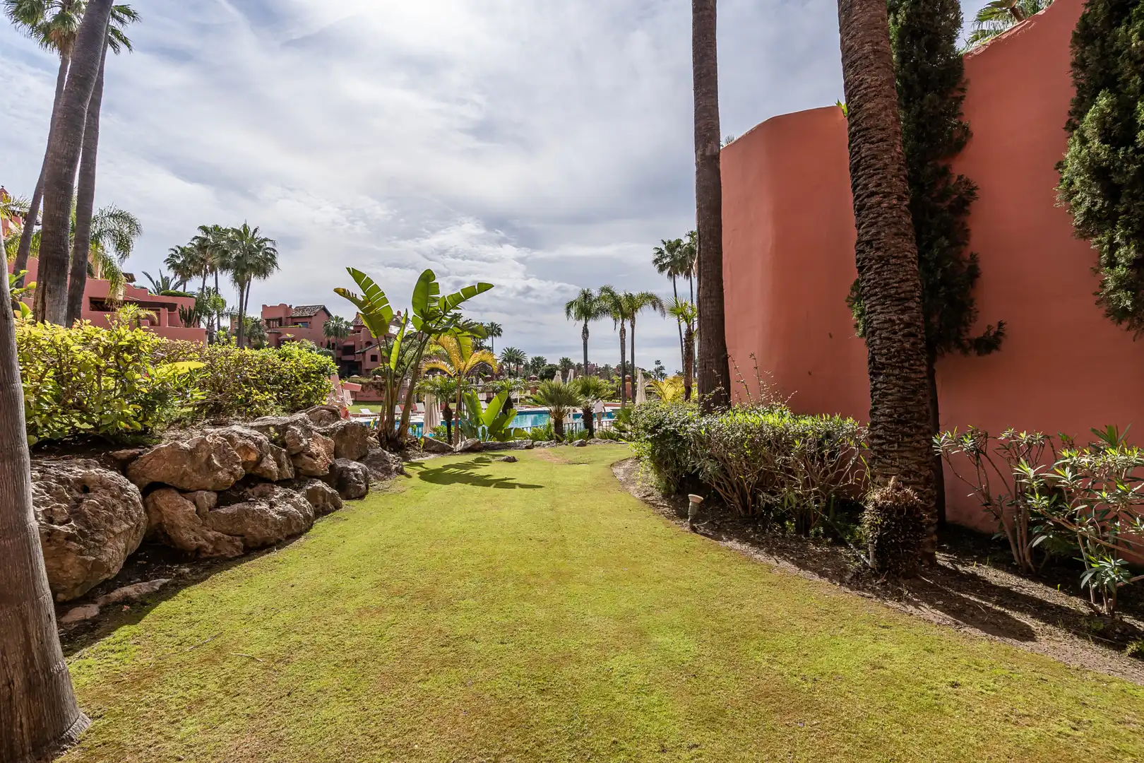 Jardín de Planta baja de alquiler en Estepona con Aire acondicionado, Terraza y Piscina