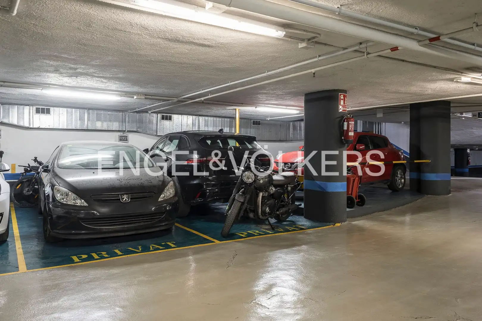 Parking de Piso en venta en Barcelona con Calefacción, Jardín privado y Parquet