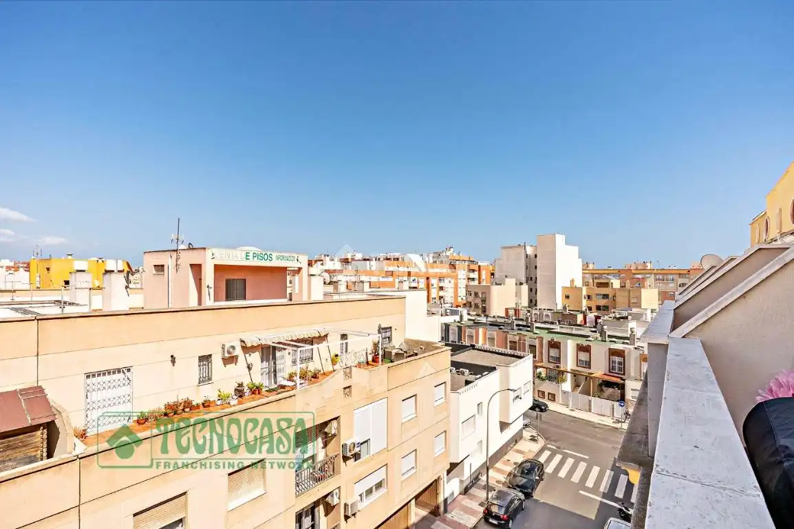 Vista exterior de Piso en venta en Roquetas de Mar