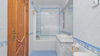 Bathroom of Flat for sale in  Granada Capital  with Heating and Balcony