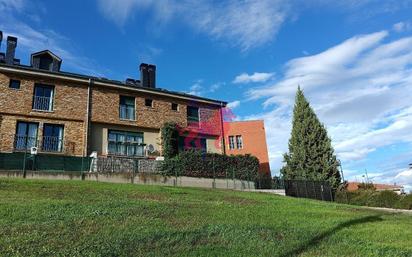 Vista exterior de Casa o xalet en venda en San Andrés del Rabanedo amb Calefacció i Parquet