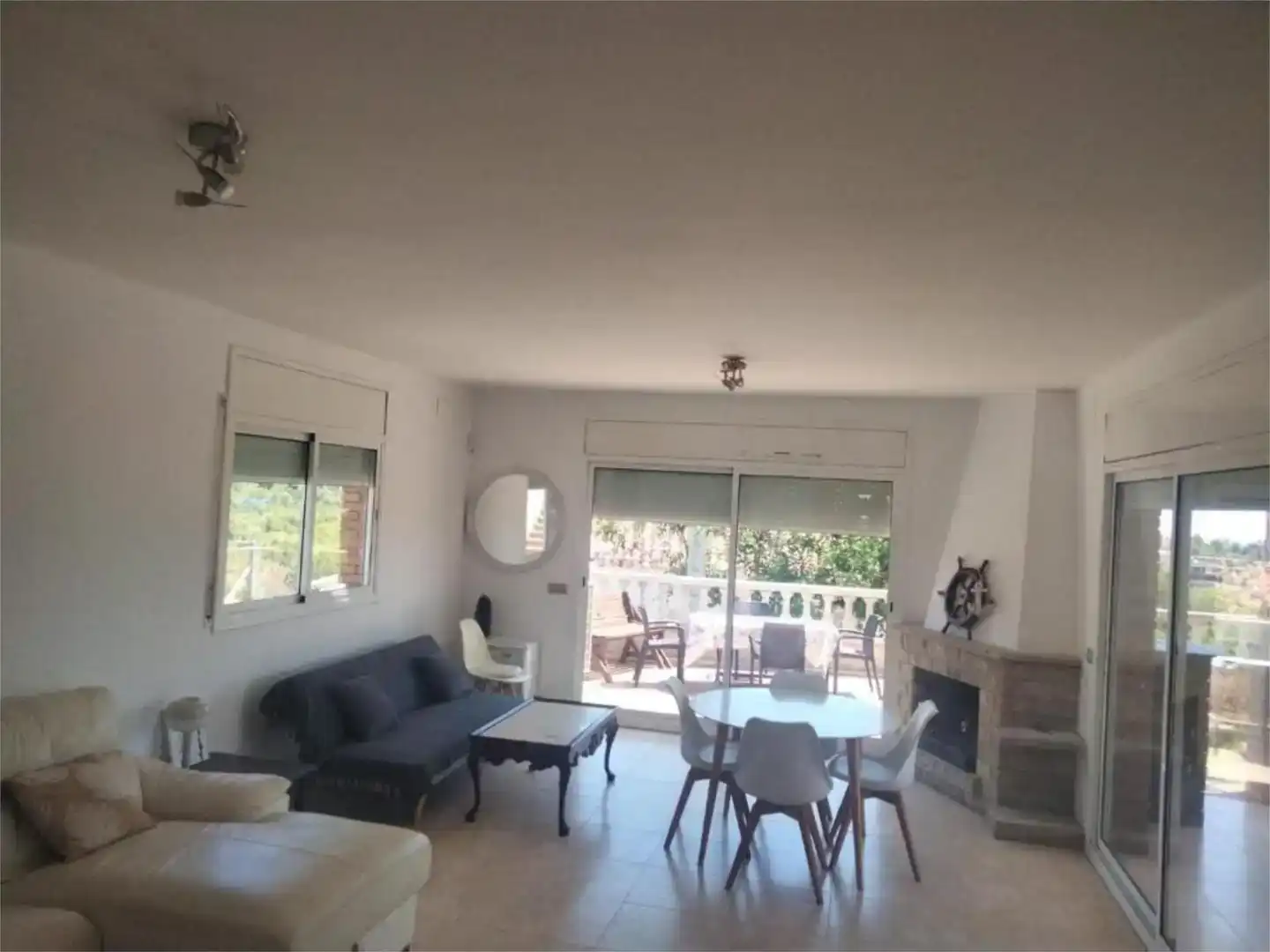 Sala d'estar de Casa o xalet en venda en Calafell amb Aire condicionat, Piscina i Balcó