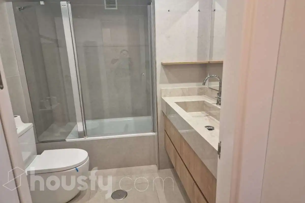 Bany de Pis de lloguer en Almería amb Aire condicionat, Calefacció i Terrassa