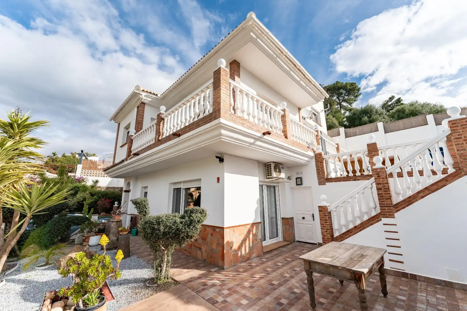 Vista exterior de Casa o chalet en venta en Vélez-Málaga con Piscina comunitaria