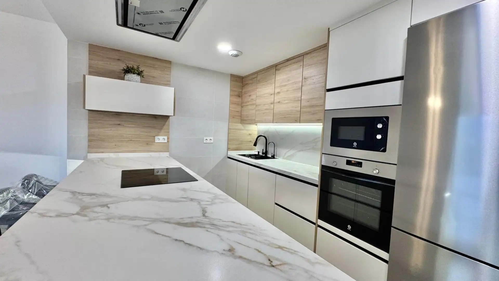 Flat with terrace to rent in Avenida de la Marina Española, imagen 3