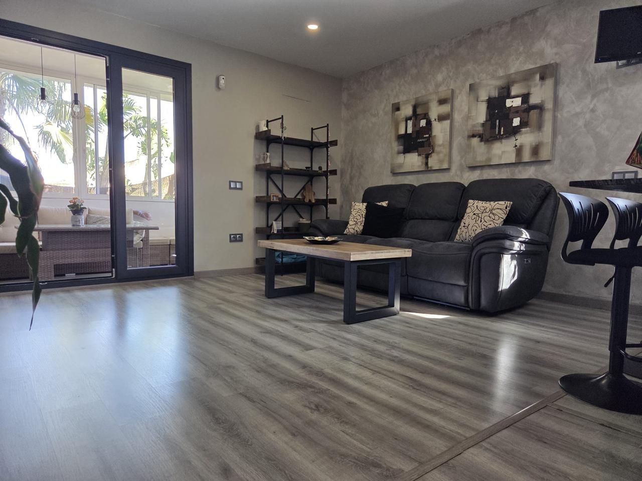 Sala d'estar de Casa adosada en venda en Alhaurín de la Torre amb Jardí privat, Alarma i Piscina comunitària