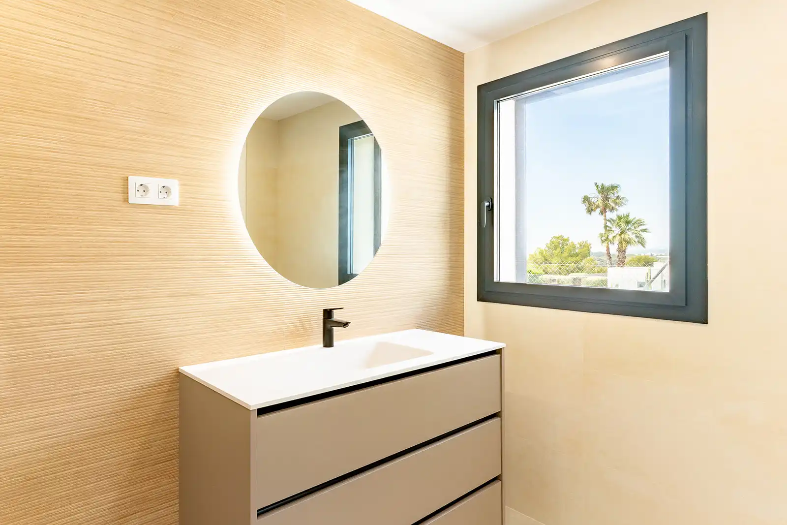 Bathroom of Houses for sale in Sitges  with Air Conditioner, Heating and Private garden