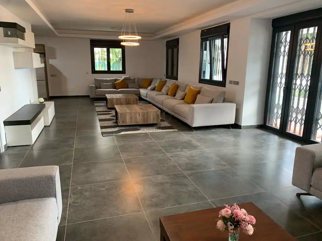 Sala d'estar de Casa o xalet de lloguer en Marbella amb Jardí privat i Piscina