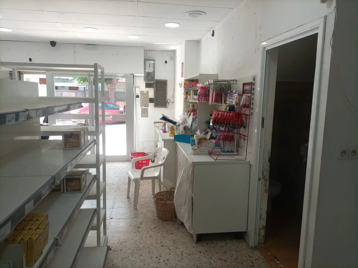 Business premises to rent in Carrer Prínceps d'Espanya 69, imagen 2