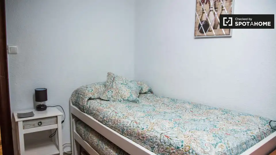 Bedroom of Flat for rent in Valencia  with Air Conditioner, Heating and Furnished