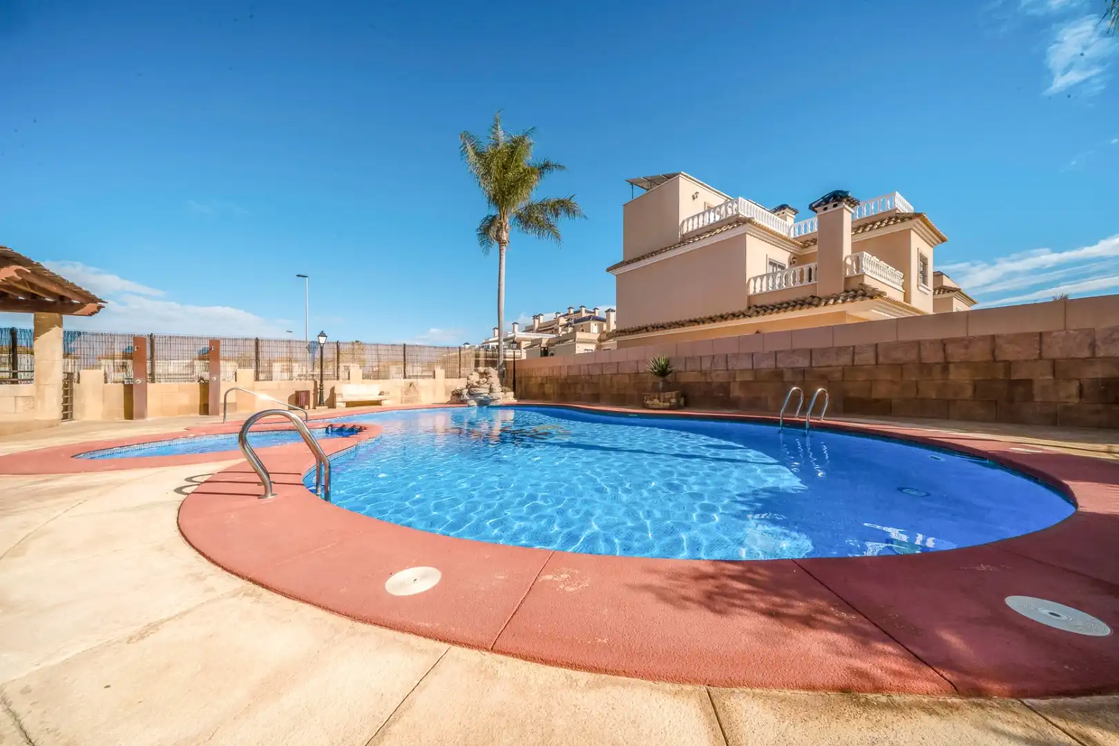 Piscina de Casa adosada en venda en Orihuela amb Aire condicionat, Terrassa i Traster