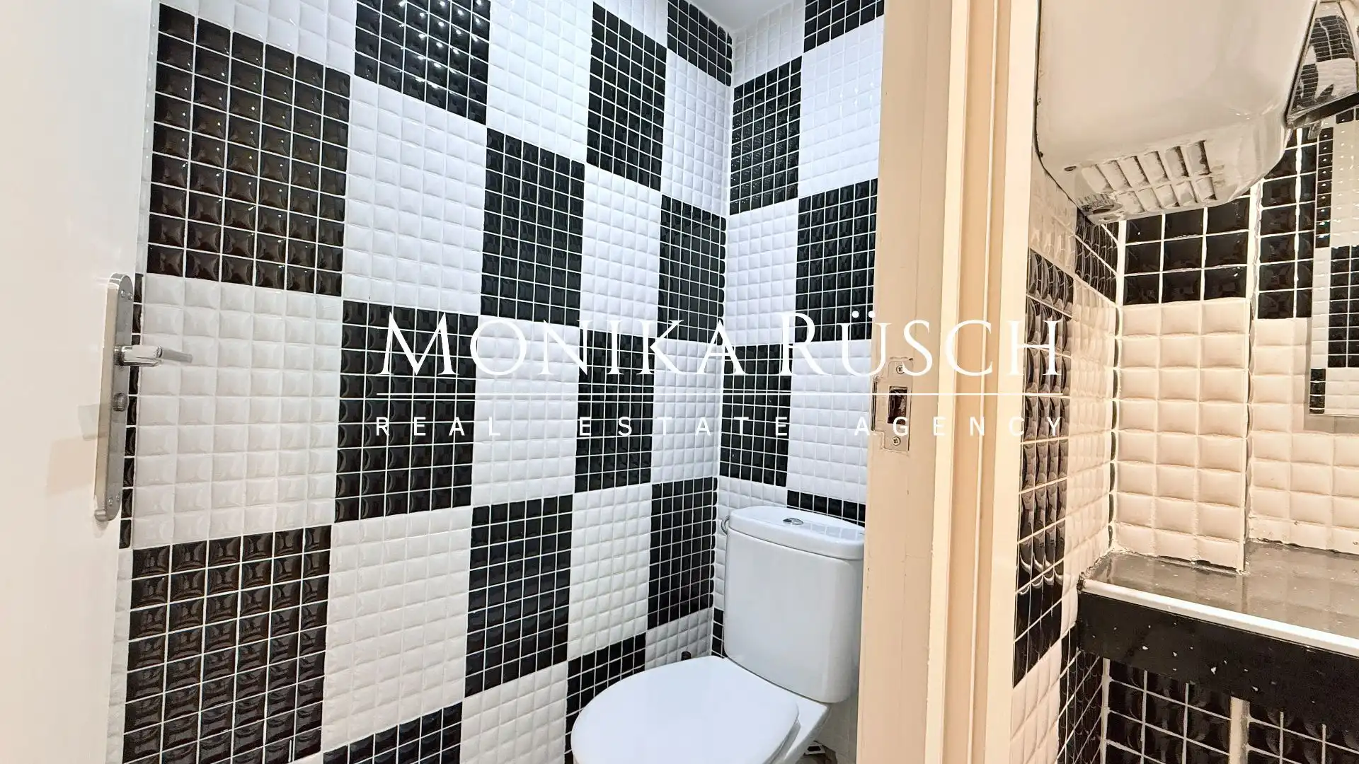 Baño de Oficina de alquiler en Barcelona con Aire acondicionado y Calefacción