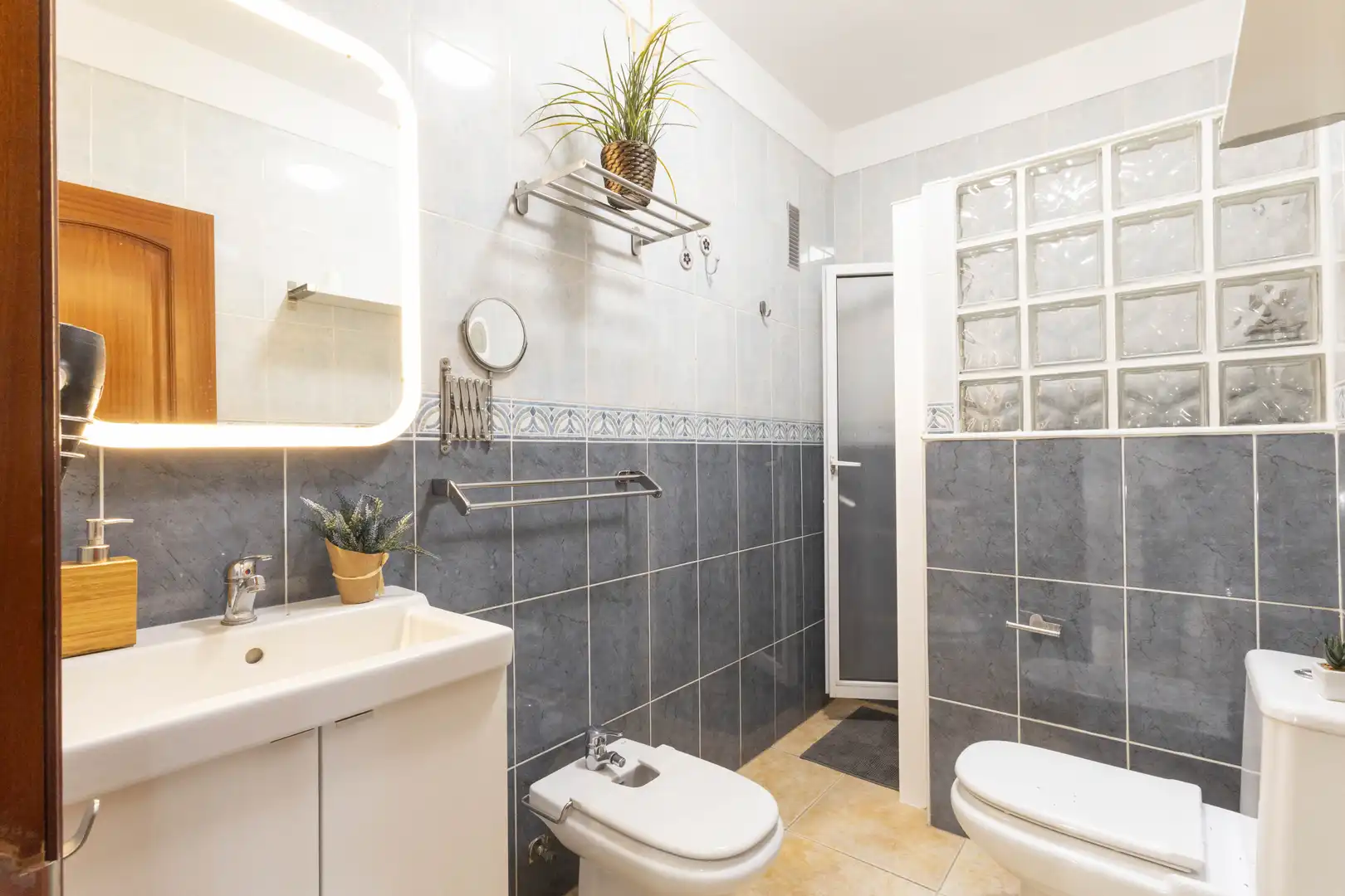 Badezimmer von Einfamilien-Reihenhaus zum Verkauf in Puerto de la Cruz mit Klimaanlage, Heizung und Privatgarten