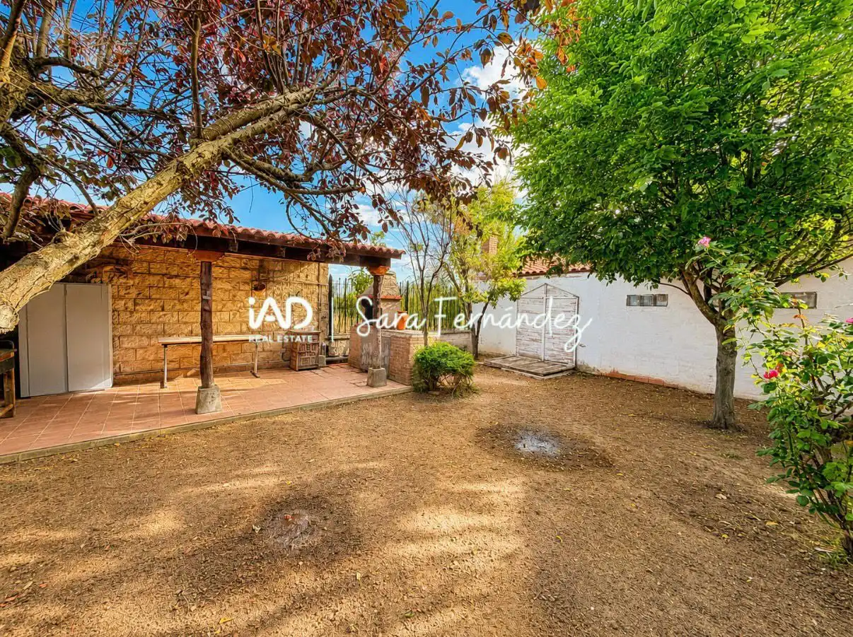 Terrassa de Casa o xalet en venda en Sariegos amb Calefacció