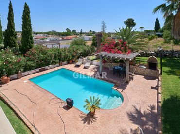 Chalet con piscina en venta en Los Franceses – La Vega