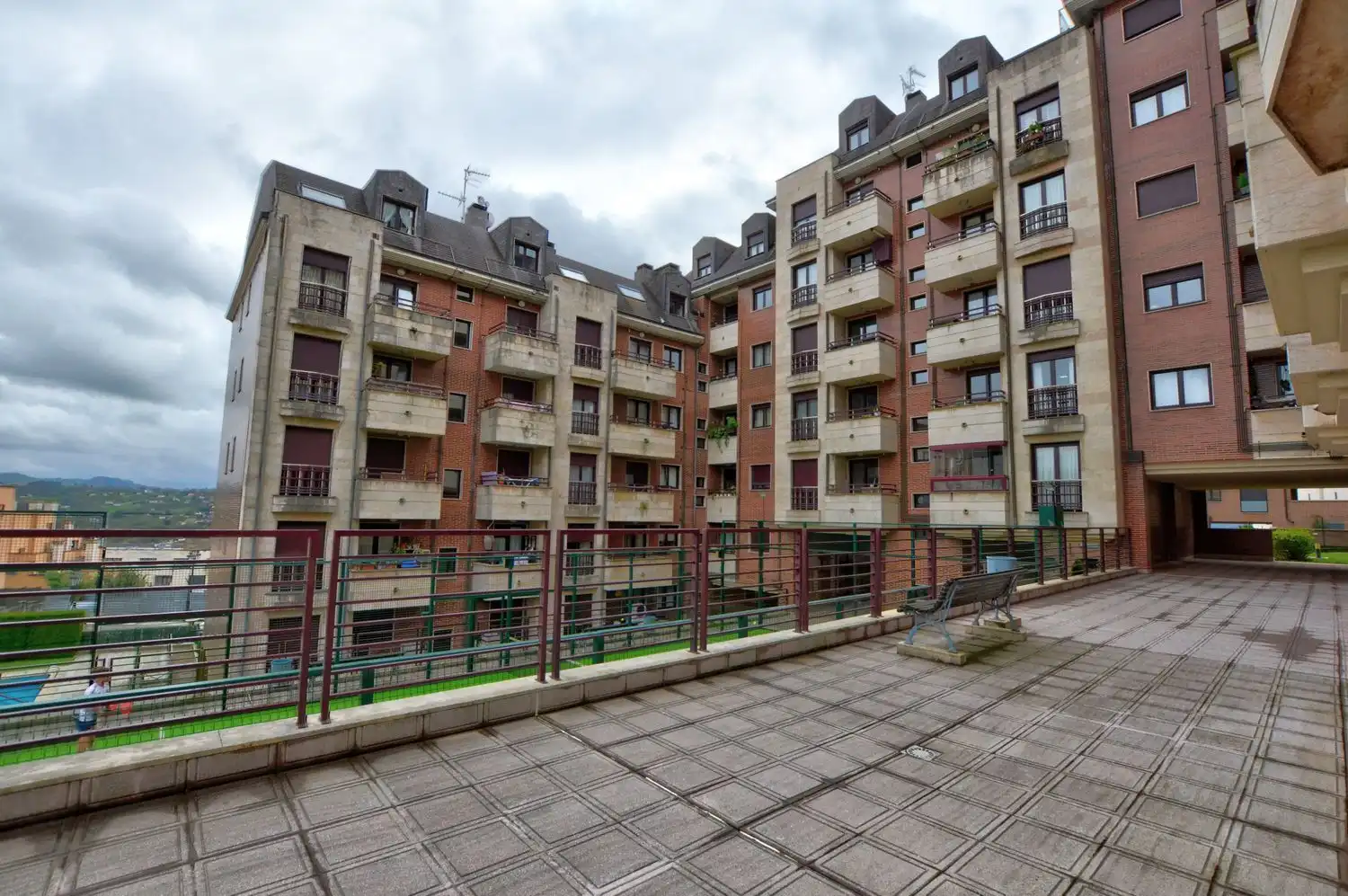 Vista exterior de Piso en venta en Oviedo  con Aire acondicionado, Calefacción y Jardín privado