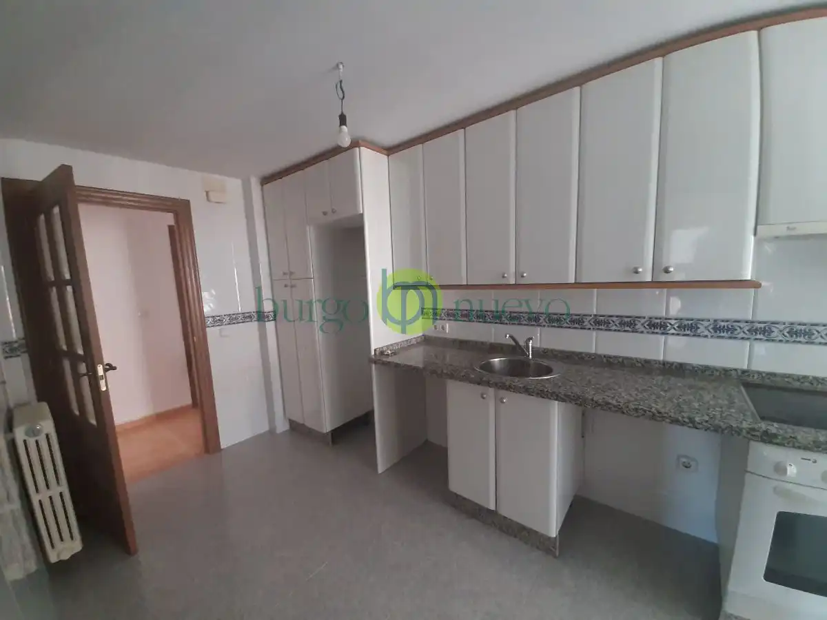 Küche von Wohnung zum Verkauf in León Capital  mit Heizung und Abstellraum