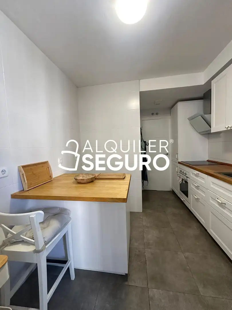Cuina de Pis de lloguer en Madrid amb Aire condicionat, Calefacció i Terrassa