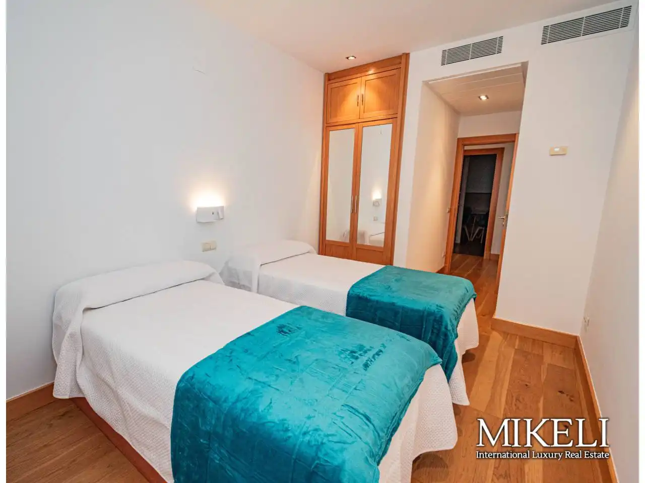 Schlafzimmer von Wohnung zur Miete in Santander mit Klimaanlage, Heizung und Balkon